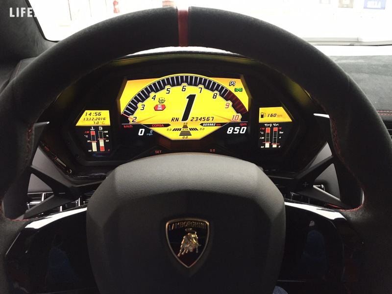 Lamborghini Aventador SV Roadster1