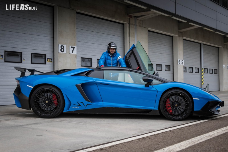 Lamborghini Aventador SV Roadster1
