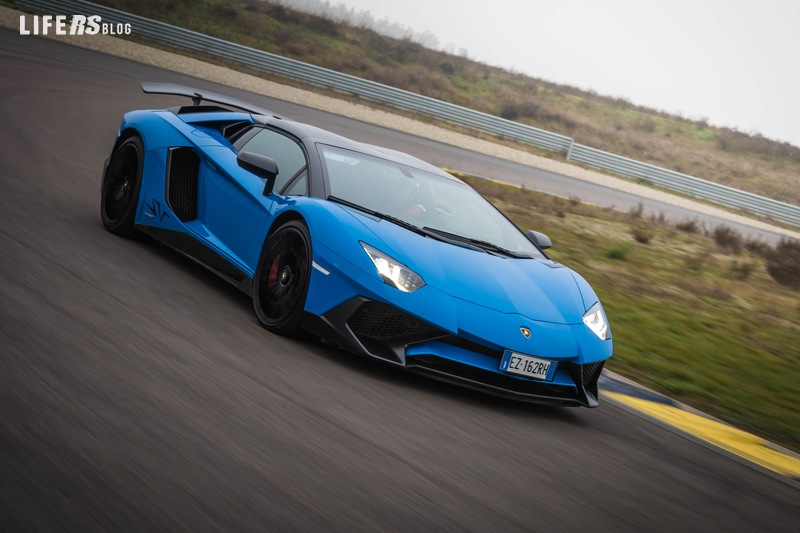 Lamborghini Aventador SV Roadster