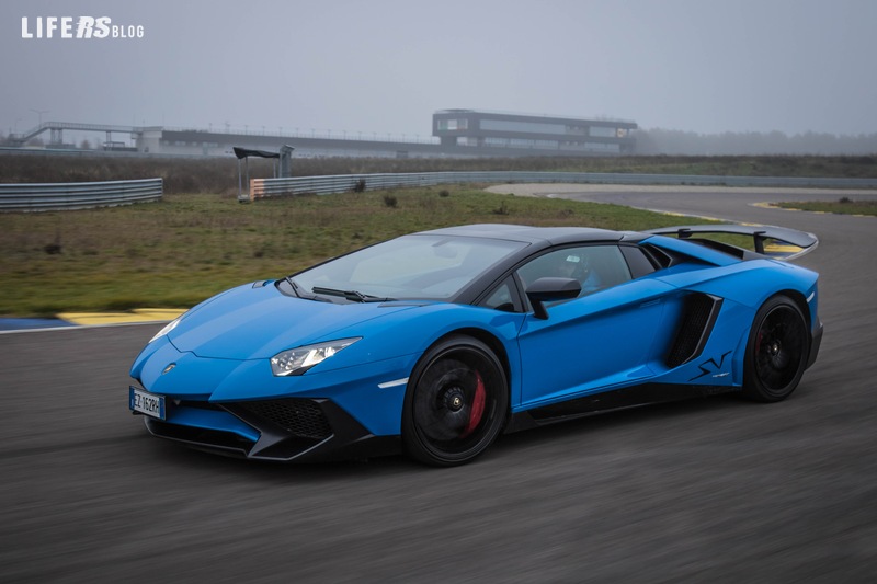 Lamborghini Aventador SV Roadster