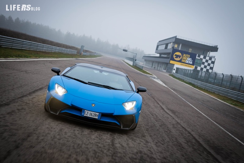 Lamborghini Aventador SV Roadster1