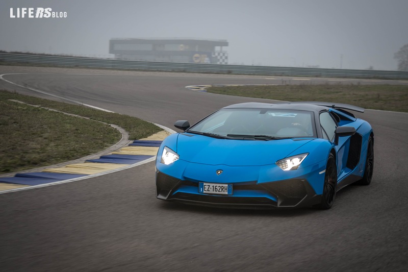 Lamborghini Aventador SV Roadster1