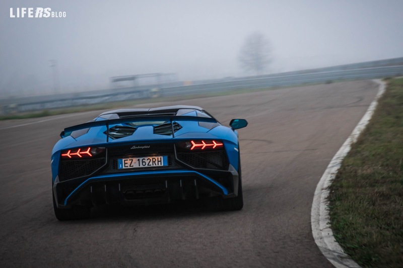 Lamborghini Aventador SV Roadster