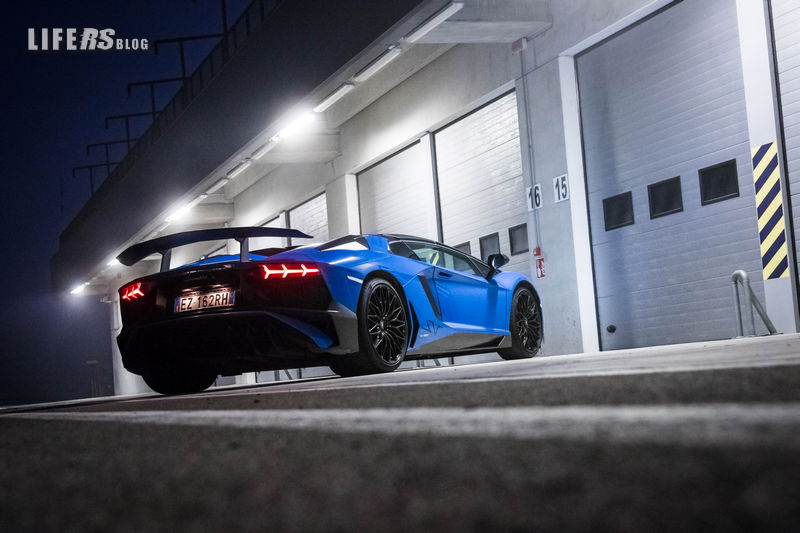 Lamborghini Aventador SV Roadster1