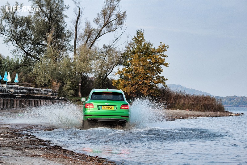 Bentley Bentayga 23