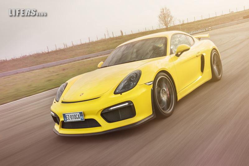 Porsche Cayman GT4 1