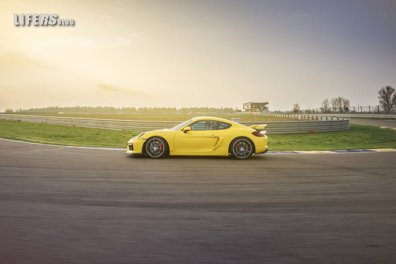 Porsche Cayman GT4 3