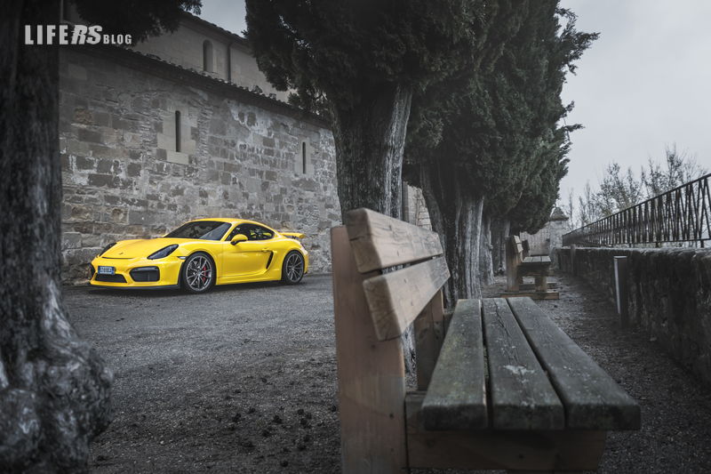 Porsche Cayman GT4 1