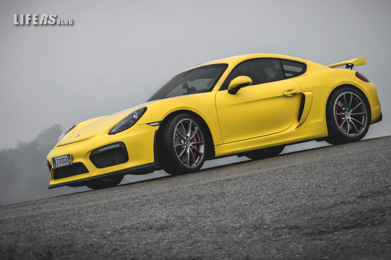 Porsche Cayman GT4 6