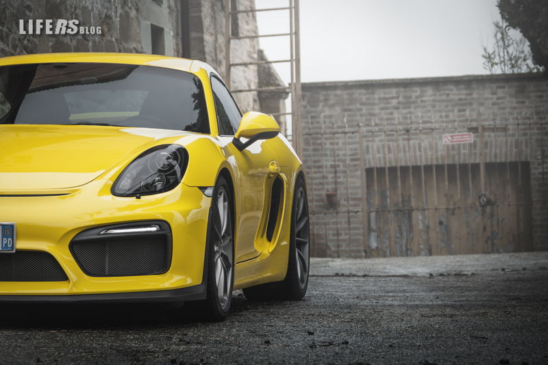 Porsche Cayman GT4 7