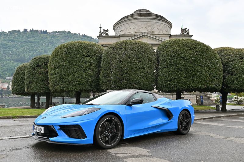 Corvette C8 Stingray Convertible - 17