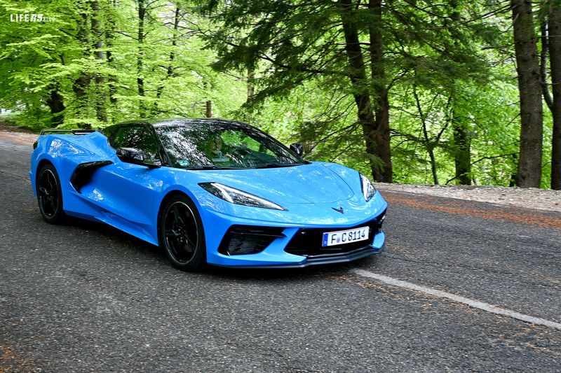 Corvette C8 Stingray Convertible - 2