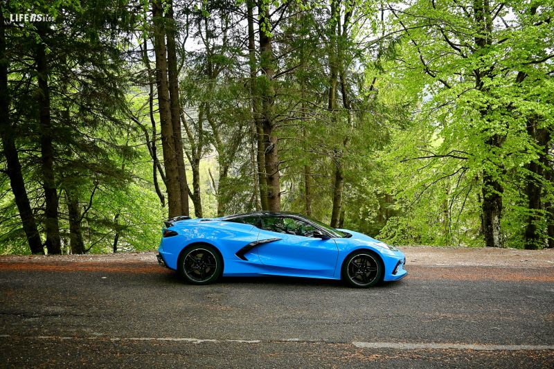 Corvette C8 Stingray Convertible - 3