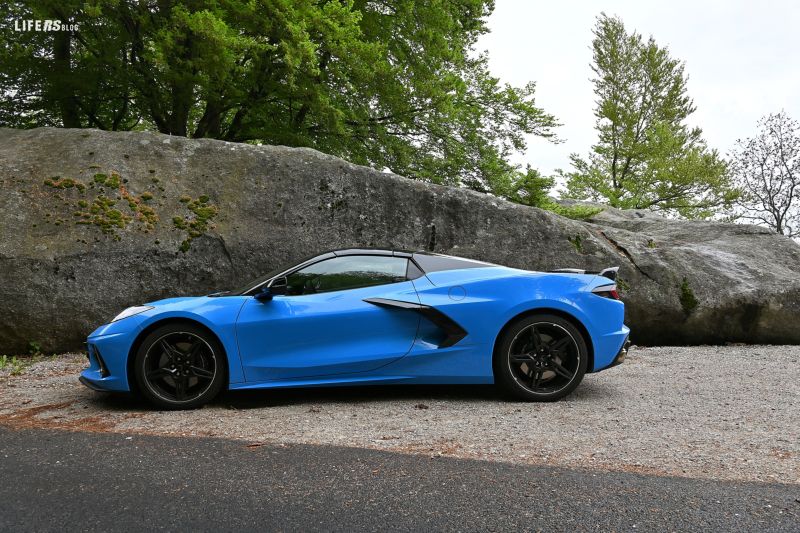 Corvette C8 Stingray Convertible - 19