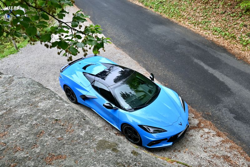 Corvette C8 Stingray Convertible - 1