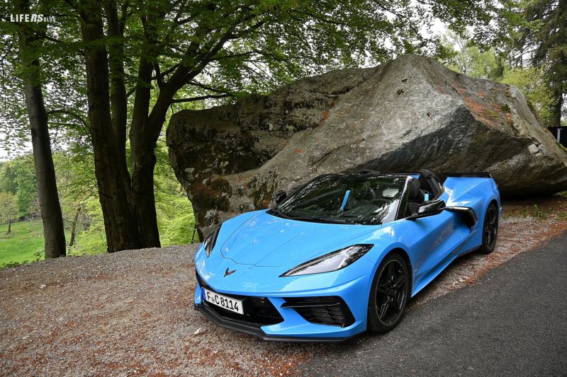 Corvette C8 Stingray Convertible - 10