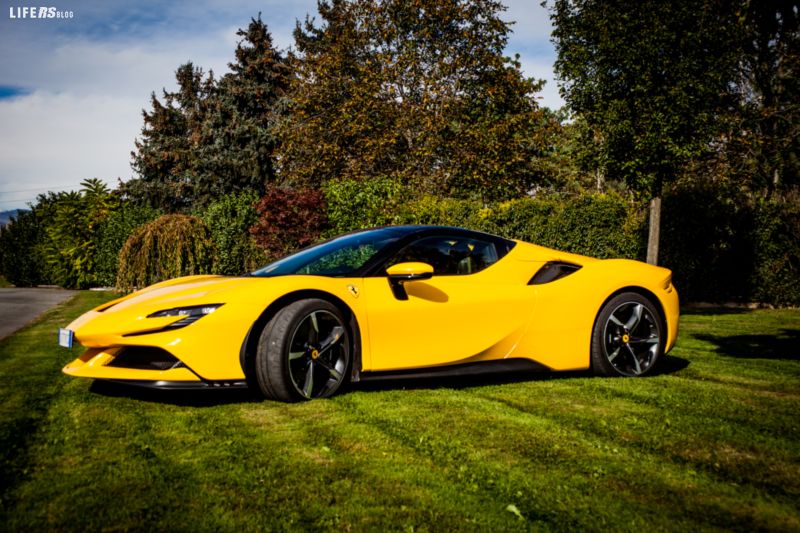 Ferrari SF90 Spider - 10