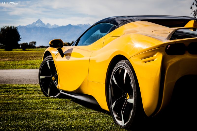 Ferrari SF90 Spider - 23