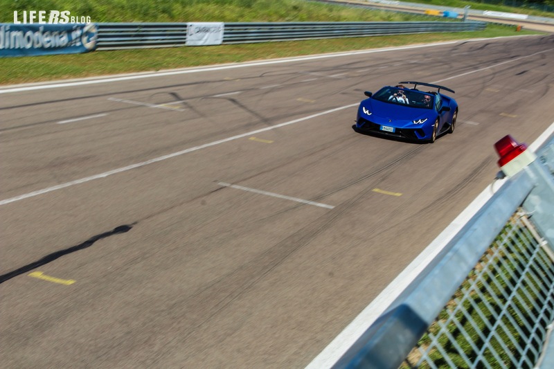 Lamborghini Huracán Performante Spyder pista 4