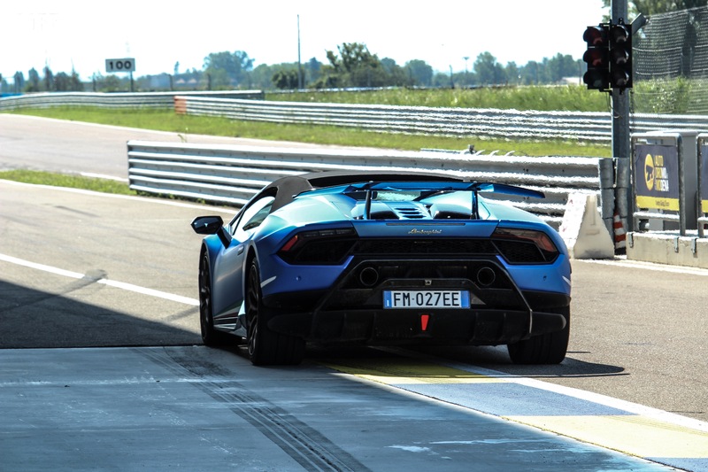 Lamborghini Huracán Performante Spyder pista 5