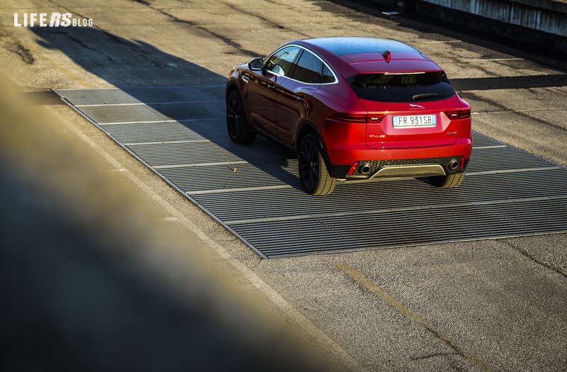 Jaguar E-Pace 38