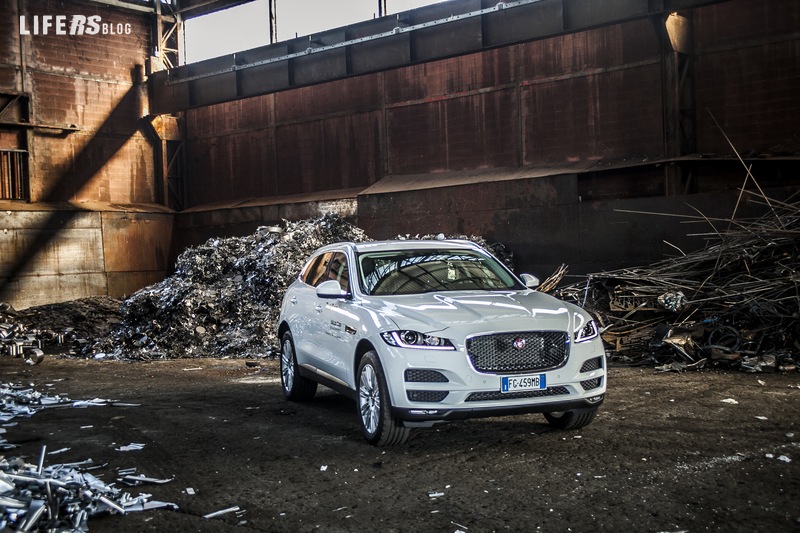 Jaguar F-Pace 10