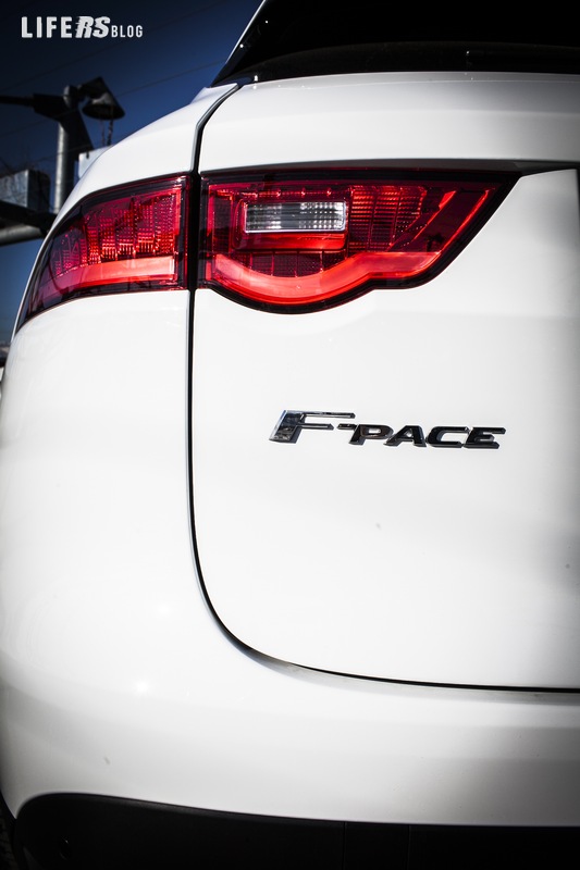 Jaguar F-Pace 12