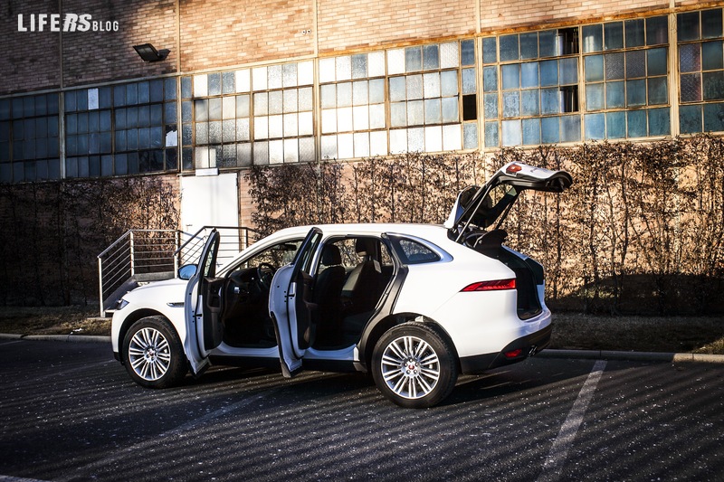Jaguar F-Pace 17