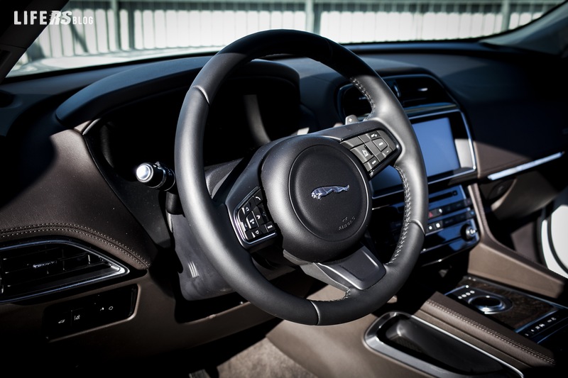 Jaguar F-Pace 2