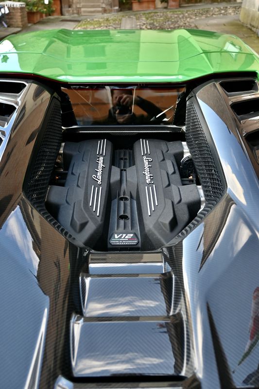 Lamborghini Revuelto 7