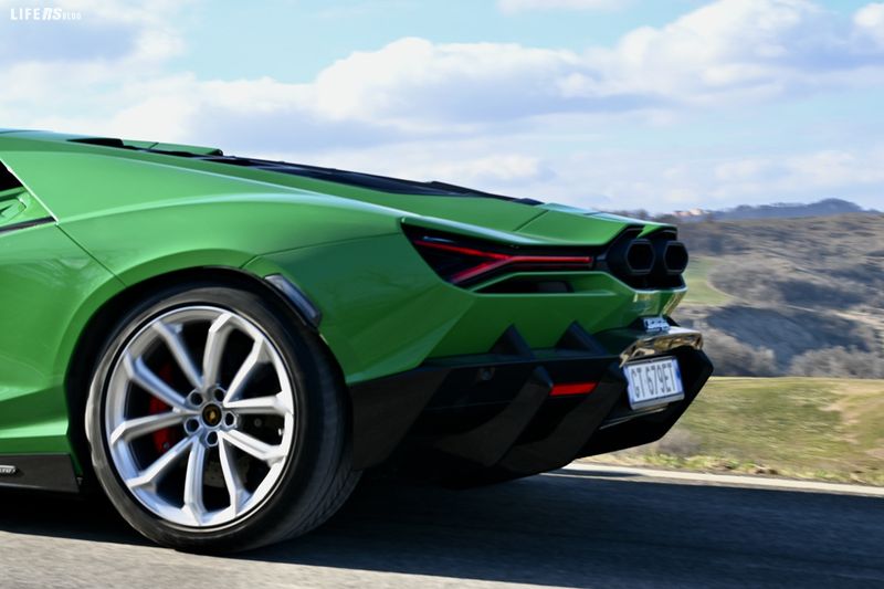 Lamborghini Revuelto 13