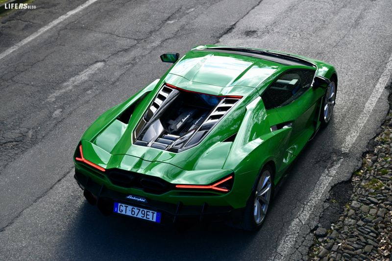 Lamborghini Revuelto 15