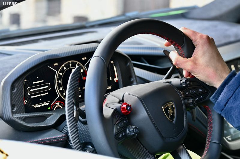 Lamborghini Revuelto 17