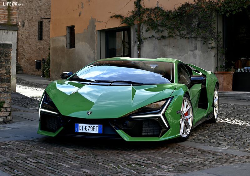 Lamborghini Revuelto 2