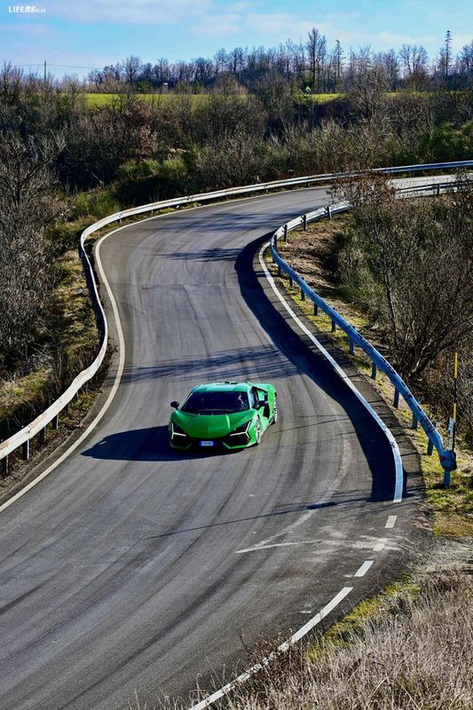 Lamborghini Revuelto 22