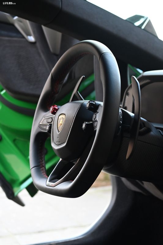 Lamborghini Revuelto 25
