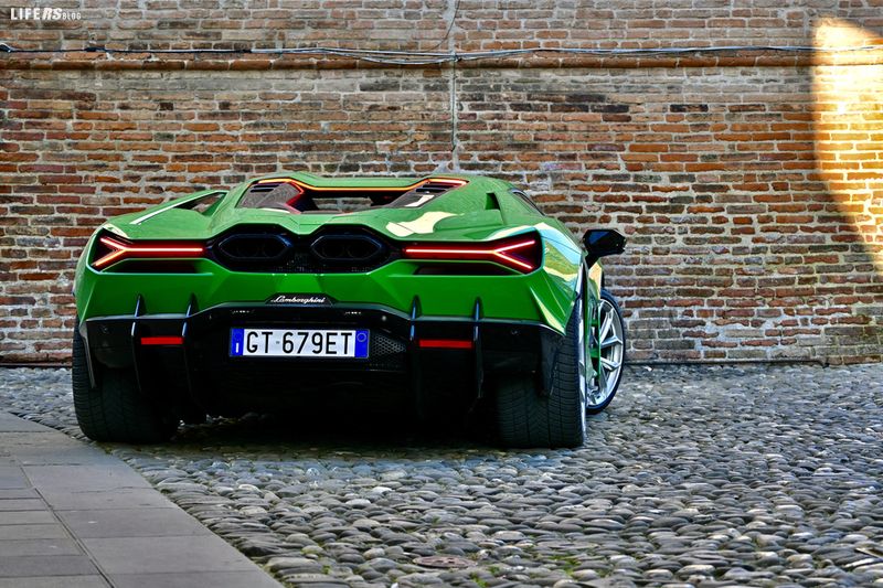 Lamborghini Revuelto 5