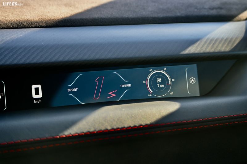 Lamborghini Revuelto 6