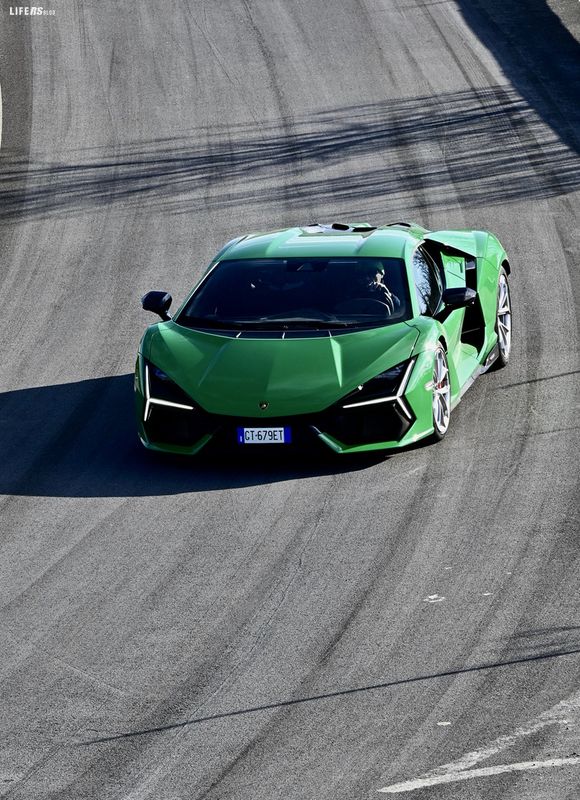 Lamborghini Revuelto 7