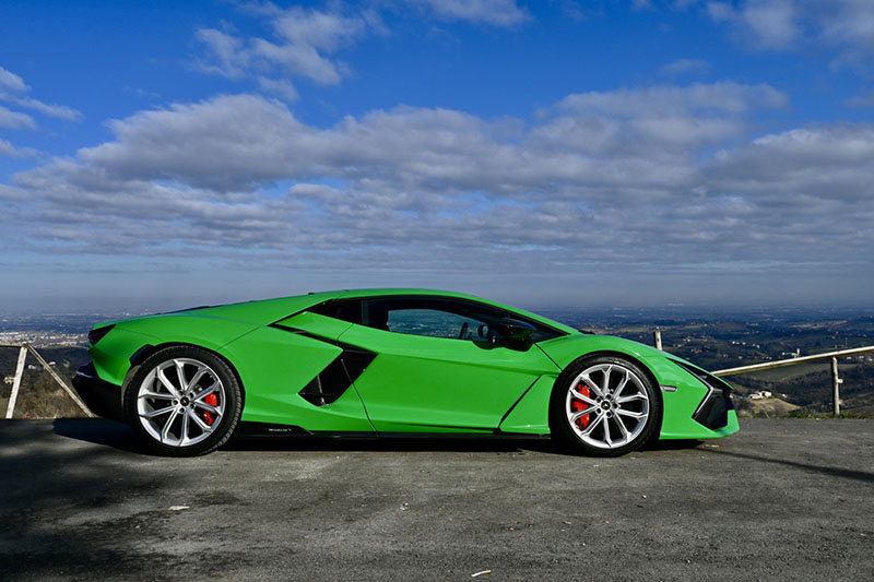 Lamborghini Revuelto