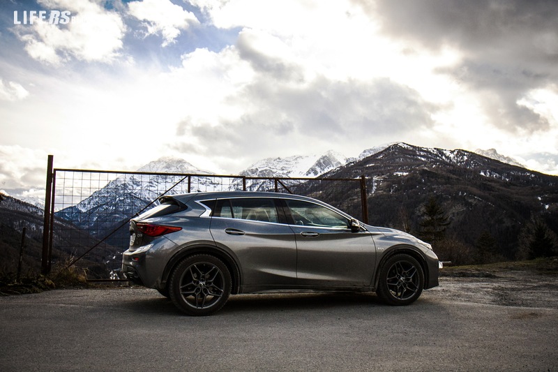 Infiniti Q30
