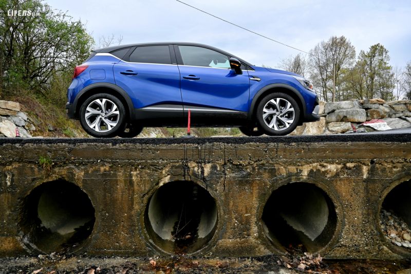 Renault Captur Hybrid E-TECH - 8