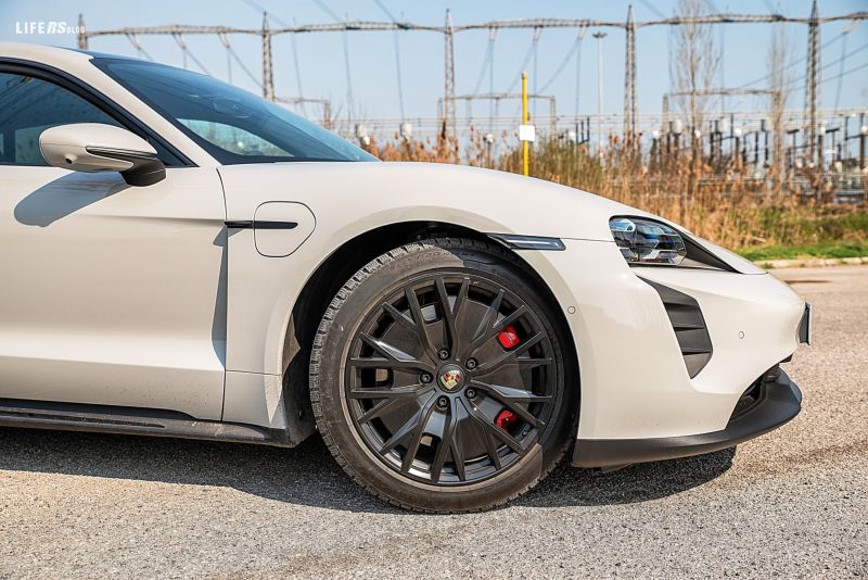 Porsche Taycan GTS Sport Turismo - 8