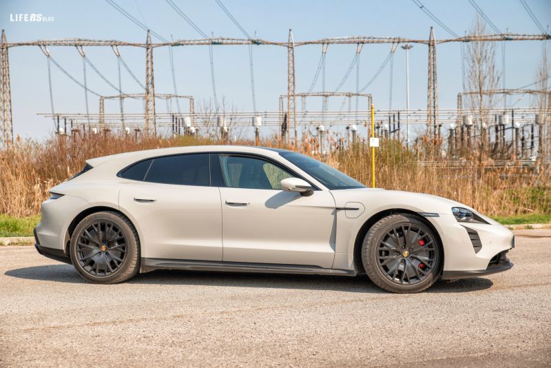 Porsche Taycan GTS Sport Turismo - 6