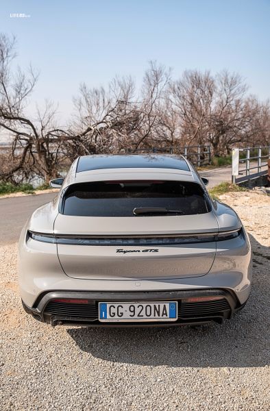 Porsche Taycan GTS Sport Turismo - 15