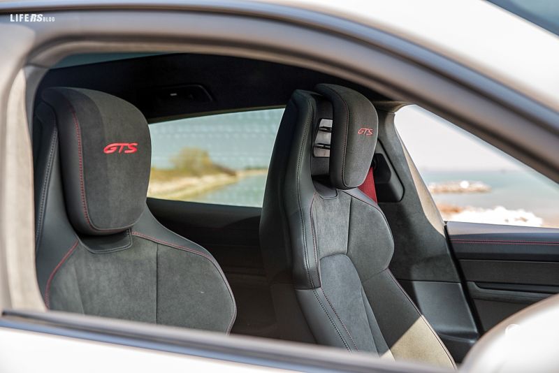Porsche Taycan GTS Sport Turismo - 17