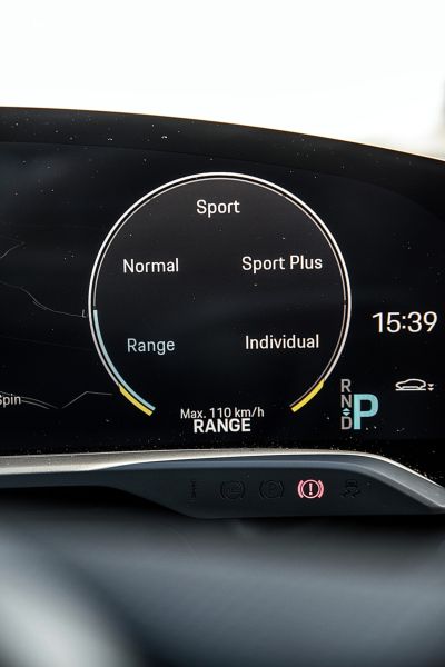 Porsche Taycan GTS Sport Turismo - 11