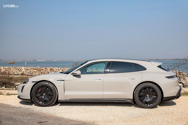 Porsche Taycan GTS Sport Turismo - 16