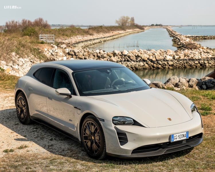Porsche Taycan GTS Sport Turismo - 1