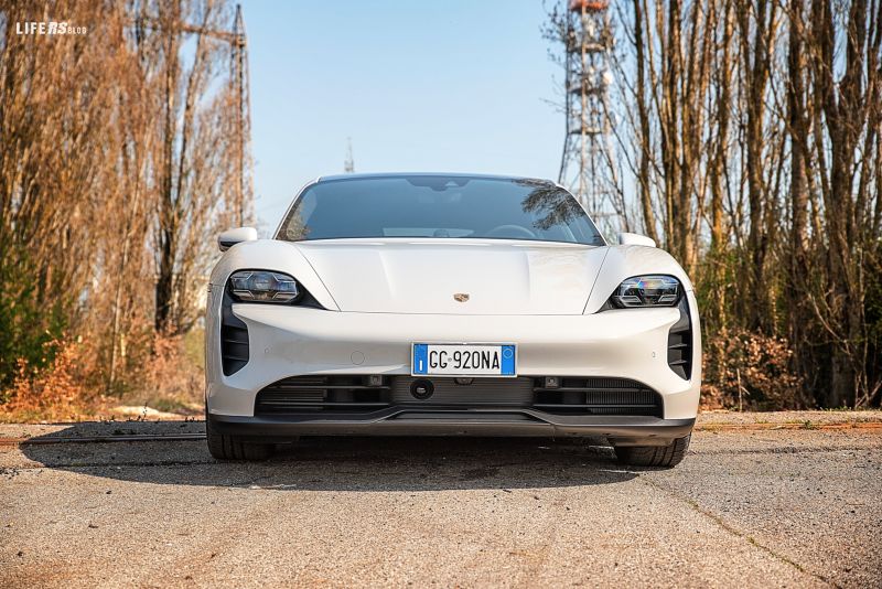Porsche Taycan GTS Sport Turismo - 9